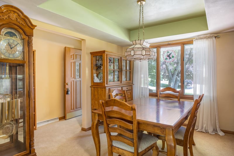 6021 Rosewood Dr, Appleton, WI 54913