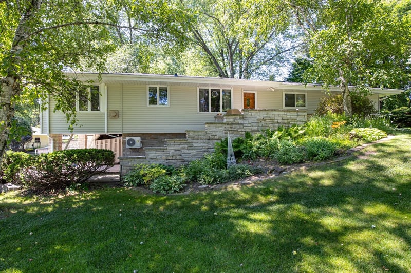 6021 Rosewood Dr, Appleton, WI 54913