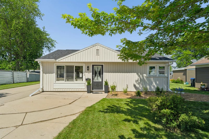 857 Hunt Ave, Neenah, WI 54956