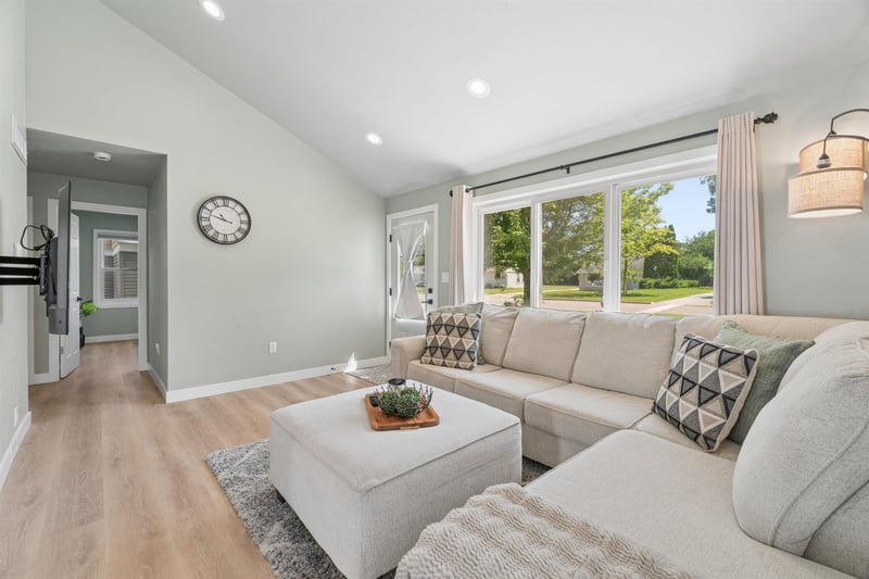 857 Hunt Ave, Neenah, WI 54956