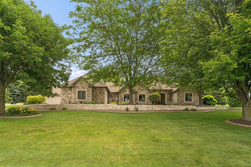 N3040 Steeple Dr, Appleton, WI 54913