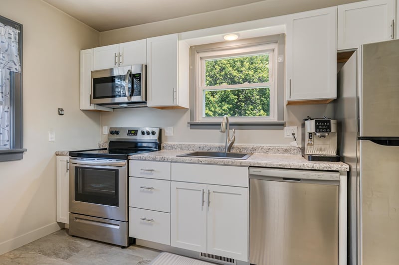 1406 Ridge Rd, Green Bay, WI 54304-3236