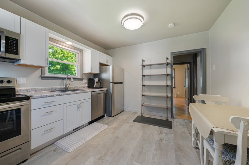 1406 Ridge Rd, Green Bay, WI 54304-3236