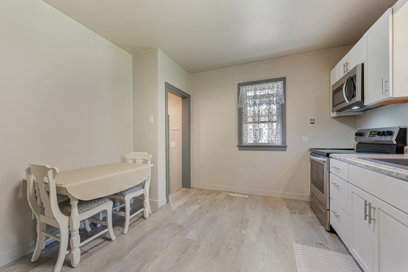 1406 Ridge Rd, Green Bay, WI 54304-3236