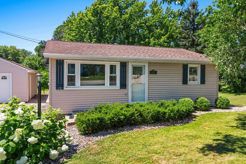535 Webster Ave, Omro, WI 54963