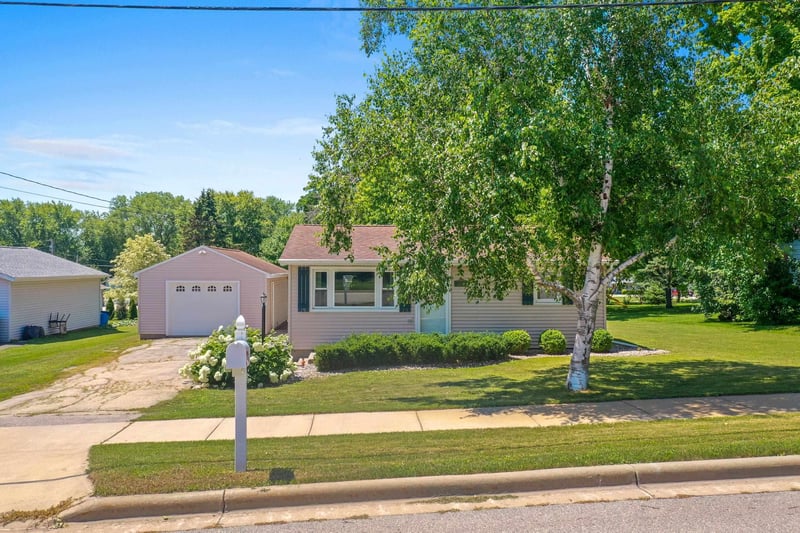 535 Webster Ave, Omro, WI 54963