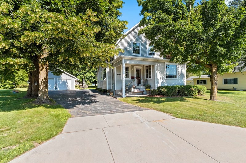 420 Smith Ave, Oconto, WI 54153
