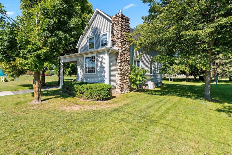 420 Smith Ave, Oconto, WI 54153