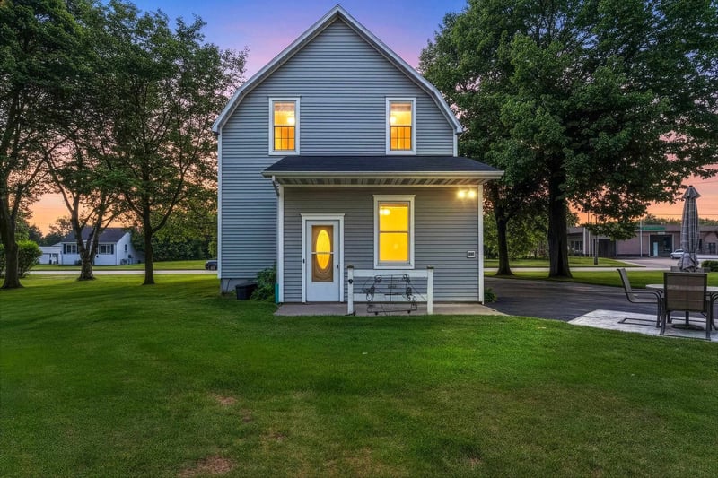 420 Smith Ave, Oconto, WI 54153