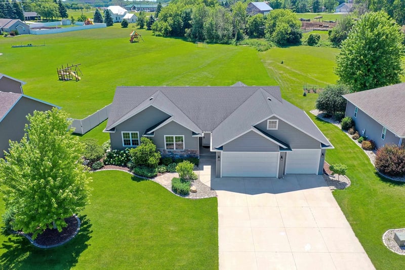 1905 Wasilla Ln, Neenah, WI 54956-9427