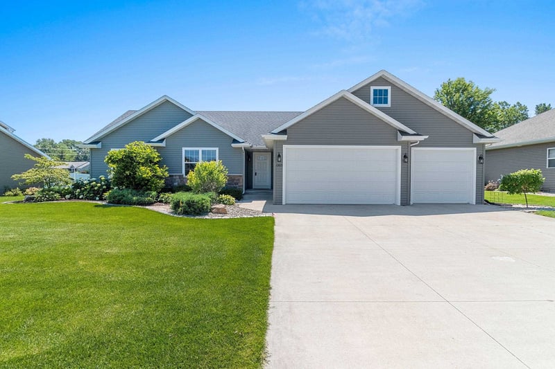 1905 Wasilla Ln, Neenah, WI 54956-9427