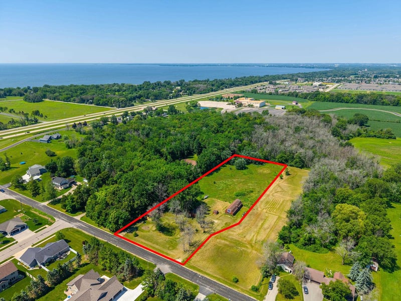N8801 Coop Rd, Menasha, WI 54952