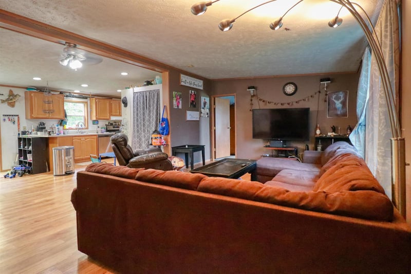 216 Erie Ave, Oconto, WI 54153