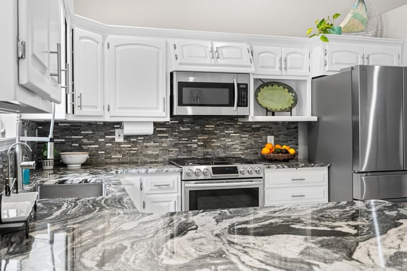 3137 Hartford Ct, Suamico, WI 54313-4035