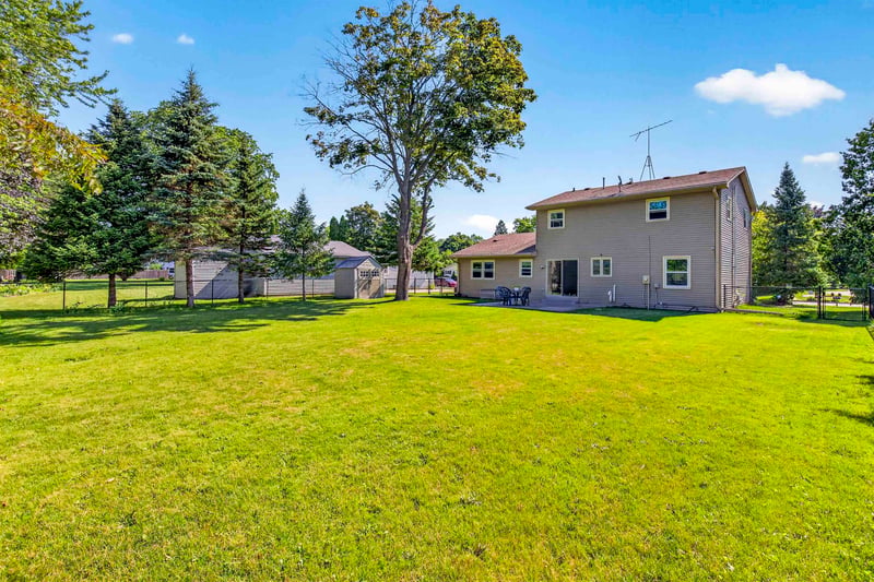 1235 Westhaven Dr, Oshkosh, WI 54904