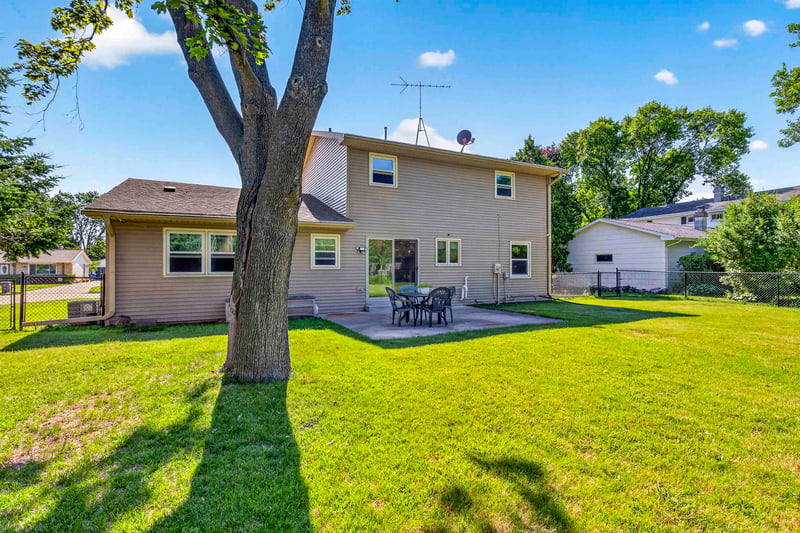 1235 Westhaven Dr, Oshkosh, WI 54904