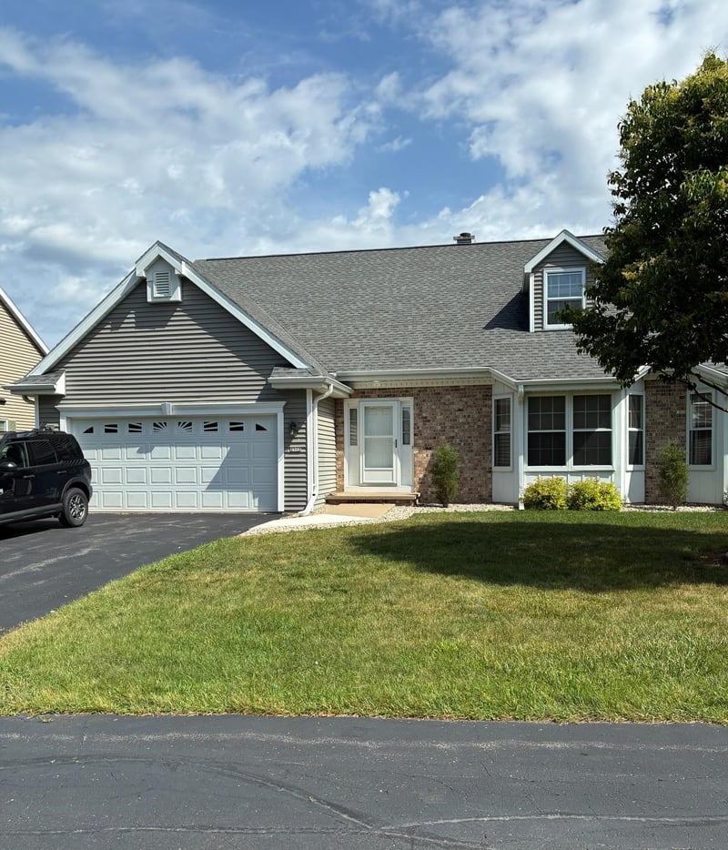 2513 Village Ln, Oshkosh, WI 54904