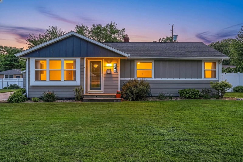424 Memory Ct, Green Bay, WI 54301