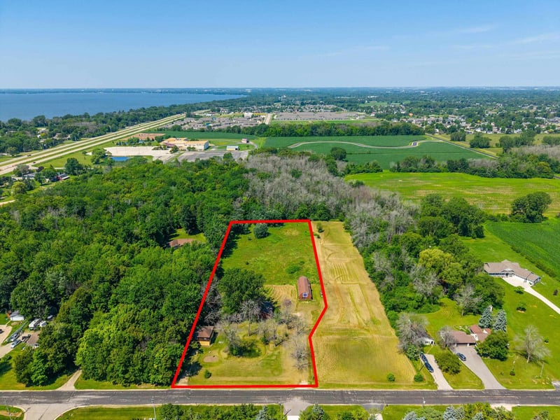 N8801 Coop Rd, Menasha, WI 54952