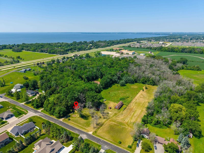 N8801 Coop Rd, Menasha, WI 54952