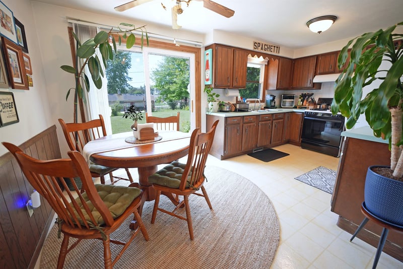 2915 Brookview Ct, Green Bay, WI 54313-6903