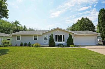 2915 Brookview Ct, Green Bay, WI 54313-6903