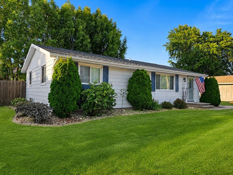 1124 Grove St, Menasha, WI 54956