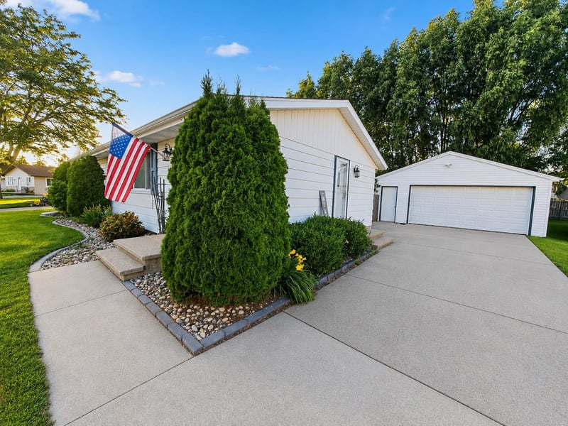 1124 Grove St, Menasha, WI 54956