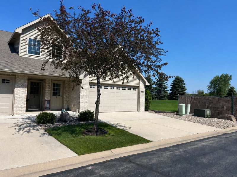 1685 Main Cir #1, De Pere, WI 54115-3941
