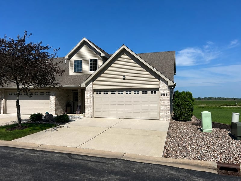 1685 Main Cir #1, De Pere, WI 54115-3941