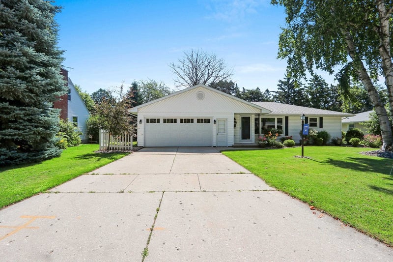 1421 Argonne Dr, Green Bay, WI 54304