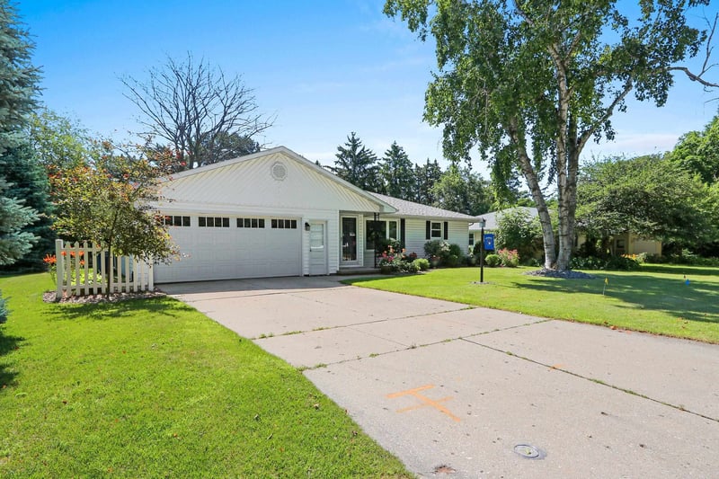 1421 Argonne Dr, Green Bay, WI 54304
