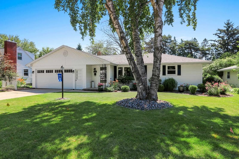 1421 Argonne Dr, Green Bay, WI 54304