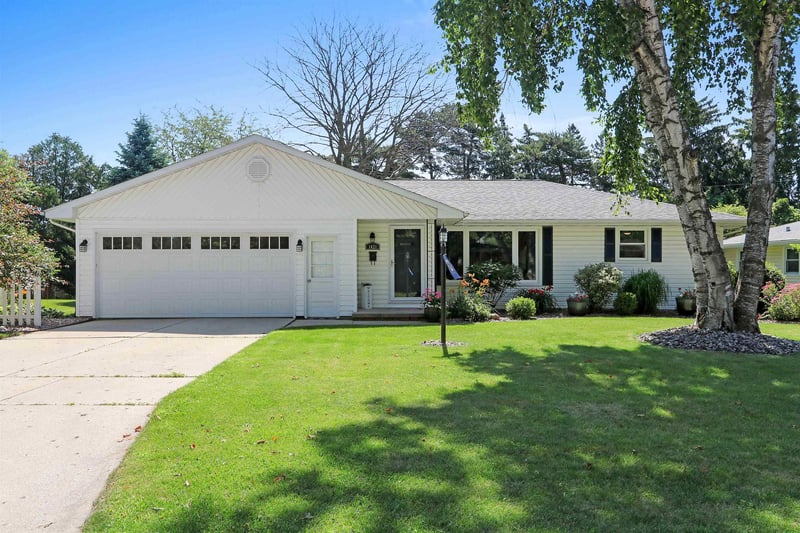 1421 Argonne Dr, Green Bay, WI 54304