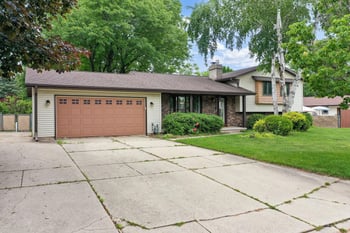 599 Masters Ln, Green Bay, WI 54311-5724