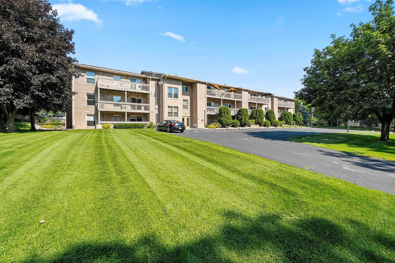 1600 Rustic Oaks Cir #23, Green Bay, WI 54301