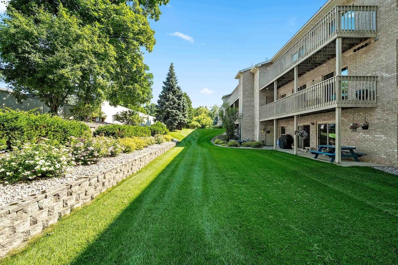 1600 Rustic Oaks Cir #23, Green Bay, WI 54301