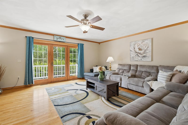 1 Cedar St, Hilbert, WI 54129