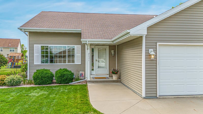 2631 Grassy Ln, Neenah, WI 54956