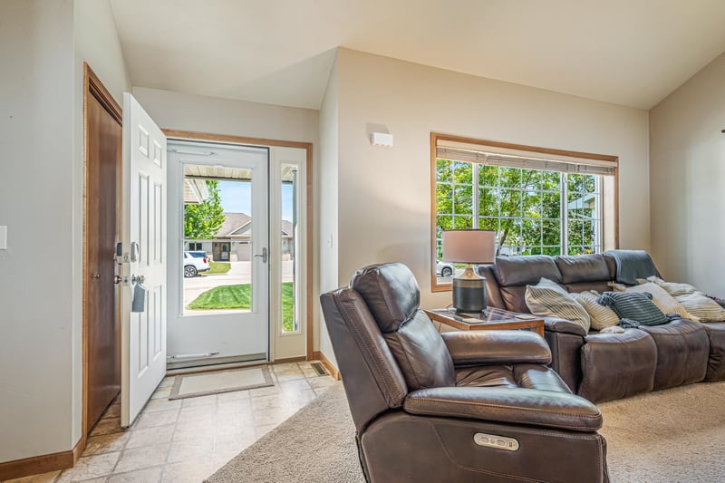 2631 Grassy Ln, Neenah, WI 54956