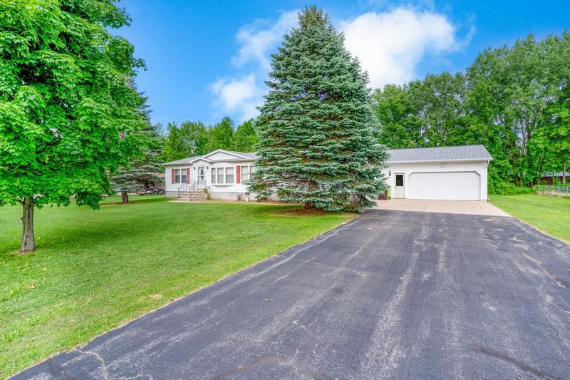1274 Melissa Blvd, Little Suamico, WI 54141-8965