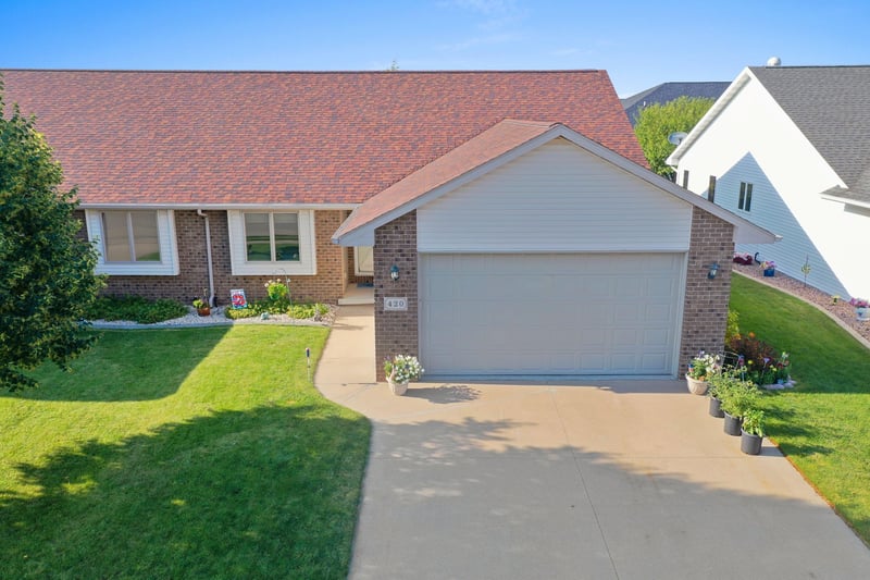 420 Elm Dr, Little Chute, WI 54140