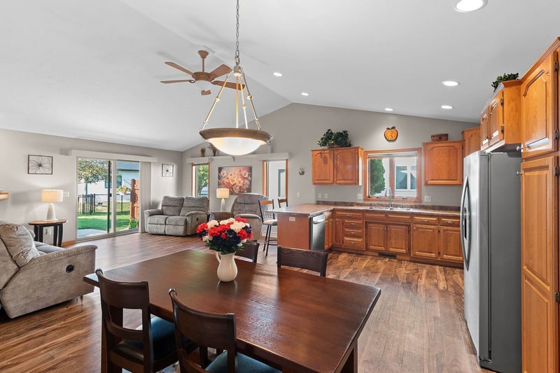 420 Elm Dr, Little Chute, WI 54140