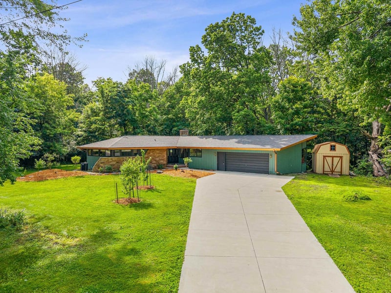 W6439 Lakeview Ct, Menasha, WI 54952