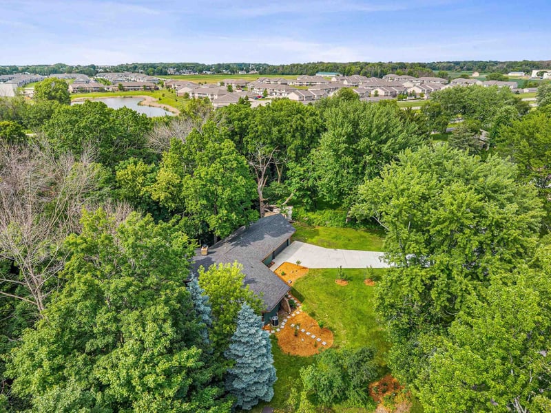 W6439 Lakeview Ct, Menasha, WI 54952