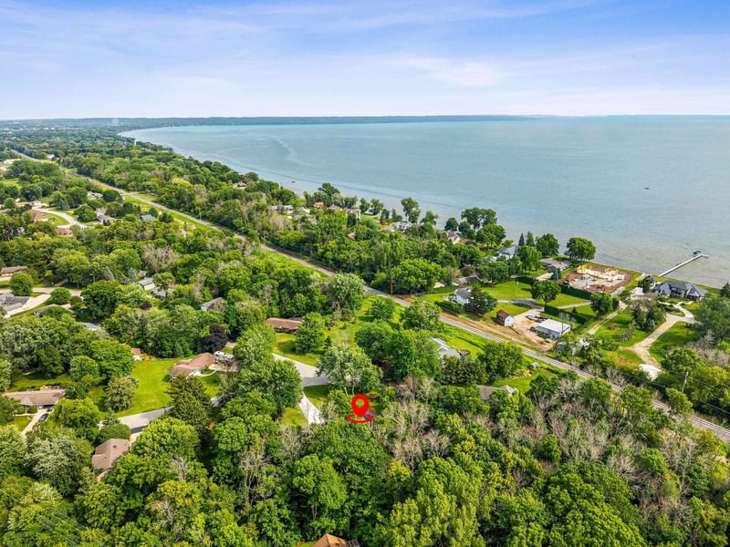 W6439 Lakeview Ct, Menasha, WI 54952