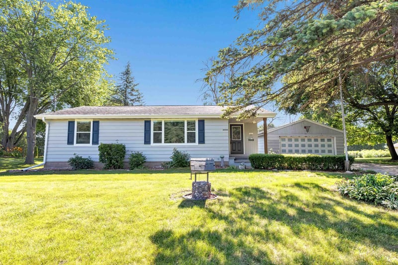 N9598 Noe Rd, Appleton, WI 54915