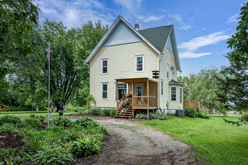 9511 Old Rd, Fremont, WI 54940