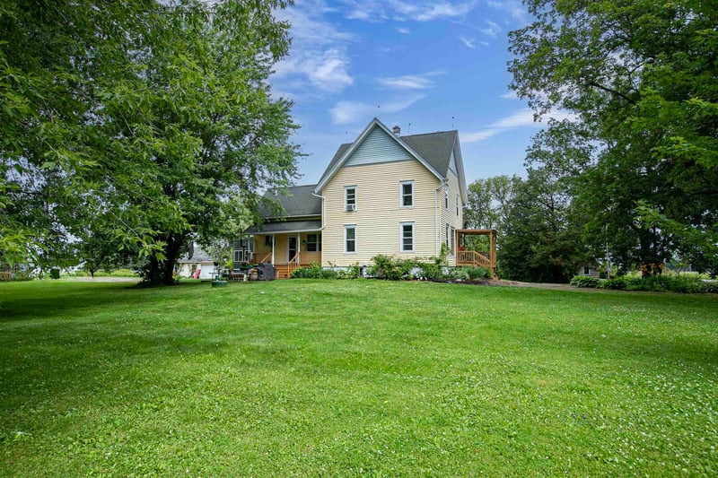 9511 Old Rd, Fremont, WI 54940