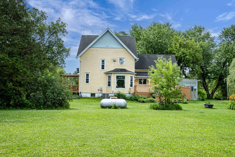 9511 Old Rd, Fremont, WI 54940